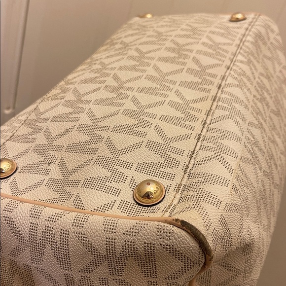 Michael Michael Kors please check all picture of condition - Picture 11 of 17